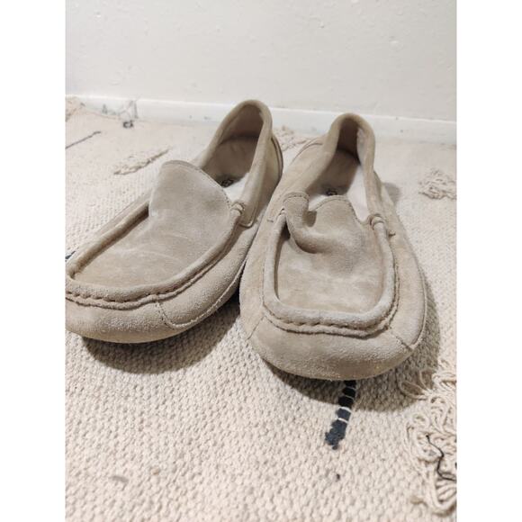 UGG Cream Buttery Leather Squared Toe Women's Slip on Loafer Moccasins Size 9 - Picture 5 of 10